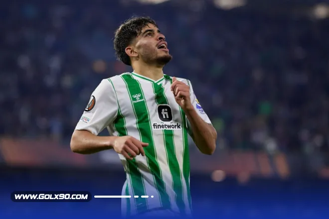 الزلزولي بين كومو وروما: صراع على جناح المغربي مع عقبة الراتب!